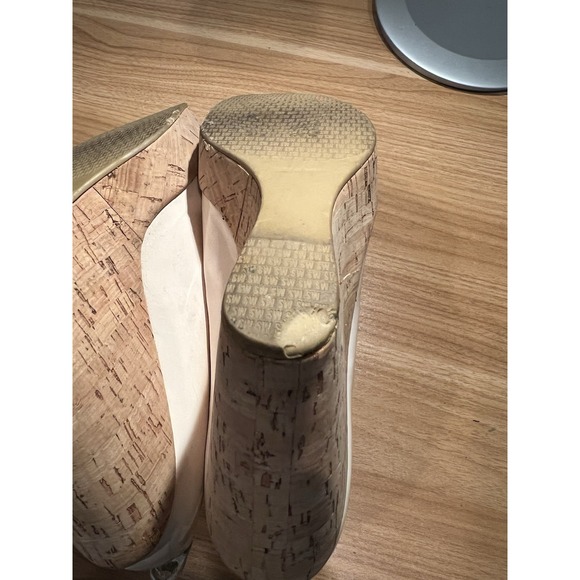 STUART WEITZMAN Corkswoon Ivory Patent Leather Cork Wedge Platform Pumps 7.5 - Picture 9 of 10